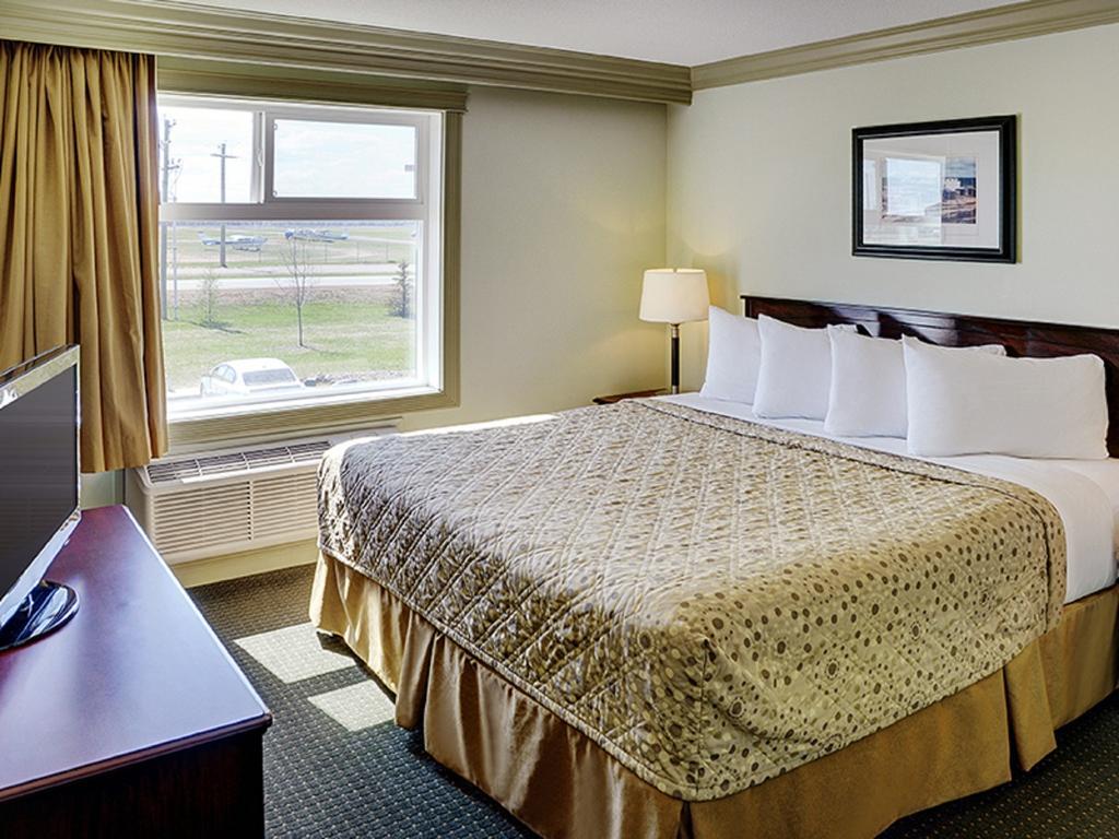 Chateau Nova Hotel Fort Mcmurray Habitación foto